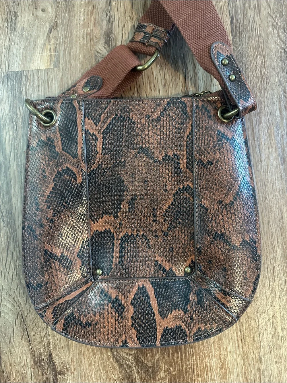 N/A bentley crossbody